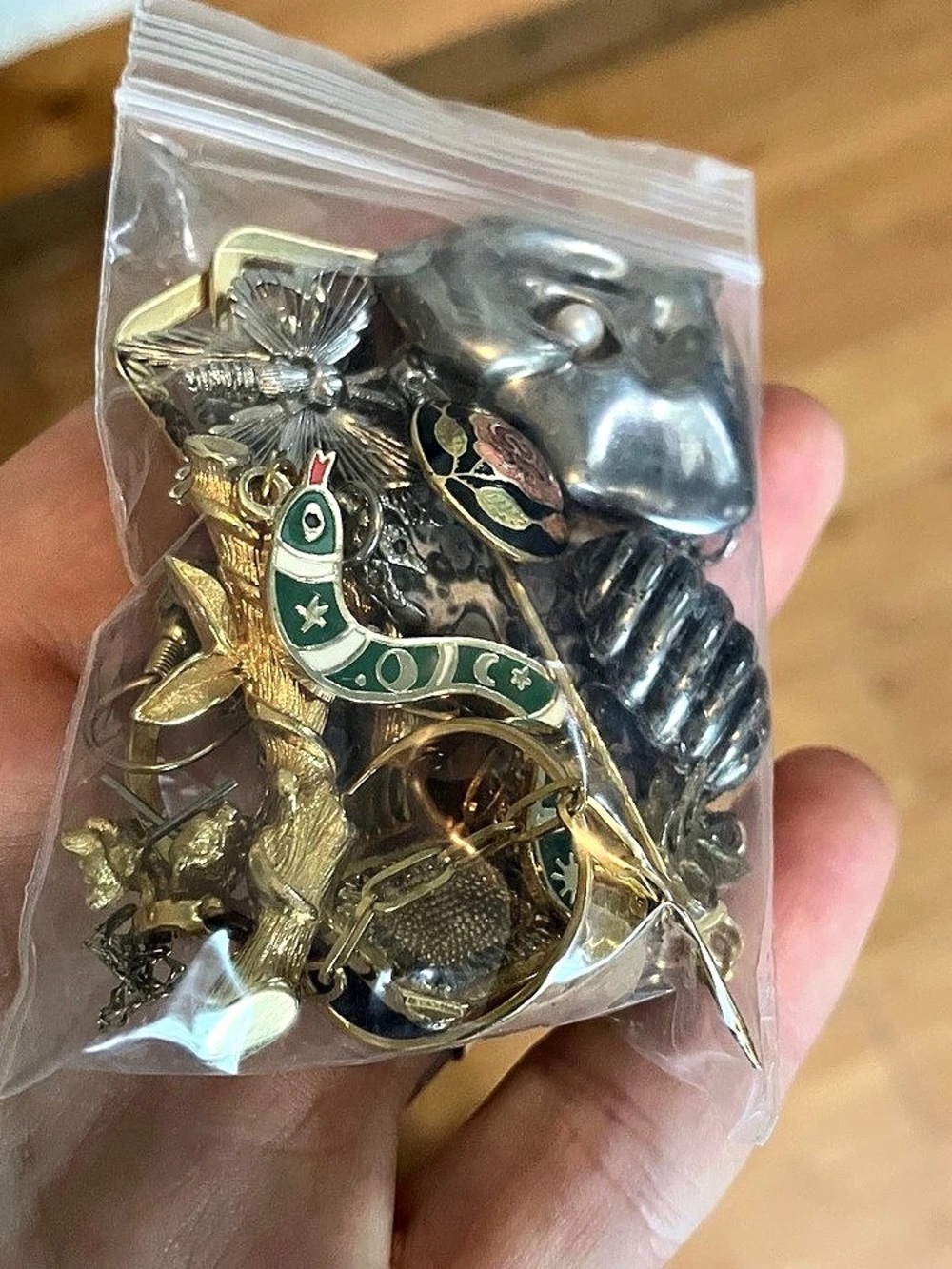 Treasure bag! Mixed Jewelry Brooch Pin Lot Gold Silver